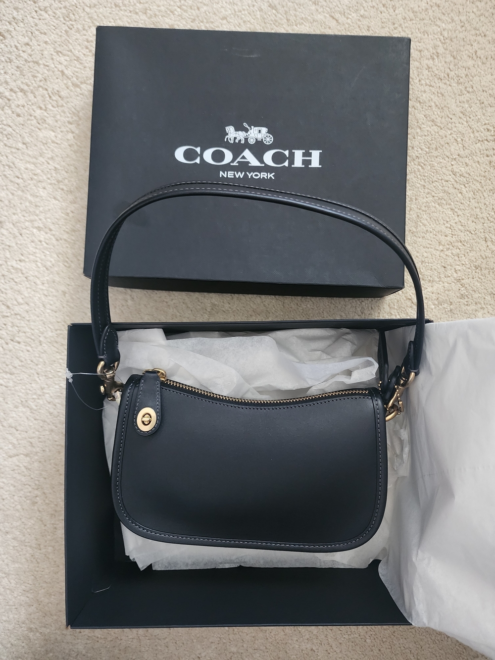 COACH Black Leather Shoulder Bag - Sleek Everyday Handbag